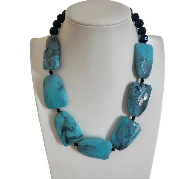 You and I necklace chunky adjustable tie dye faceted beads blue and black - Picture 3 of 10